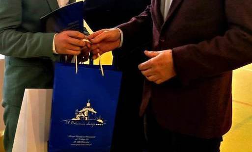 Zdjęcie do Spektakularny sukces Szymona