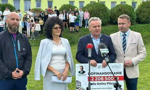 Zdjęcie do Dotacja na boisko w Kozubowie