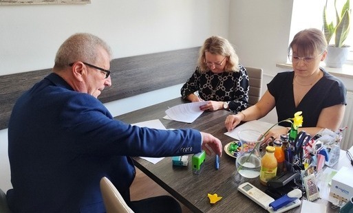 Zdjęcie do Podpisano umowę na przebudowę pińczowskiego ratusza